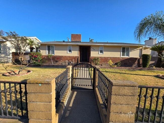 Photo - 706 W Orangethorpe Ave House