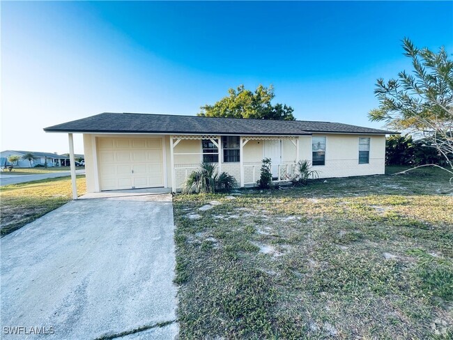 Building Photo - 10736 Banyantree Ln Rental