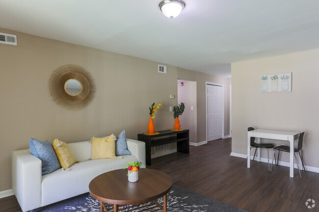 1BR, 1BA - 650 SF - Creekside Apartments