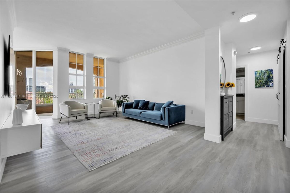 Photo - 3001 NE 185th St