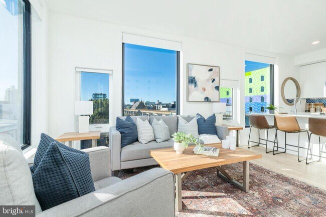 Photo - 1131-39 N Front St Unit 406