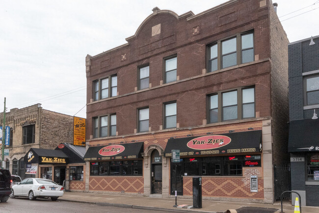 Photo - 3712 N Clark St Rental