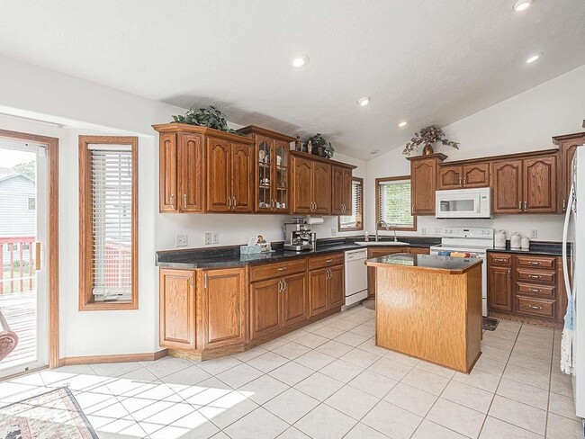 Photo - 809 S Outlook Dr