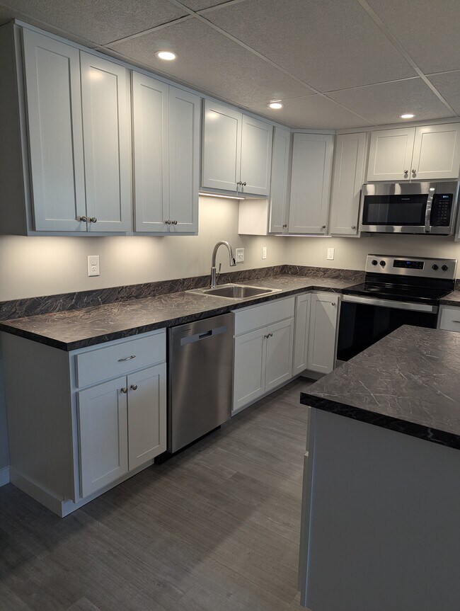 Photo - 100 E Washington St Apartamentos