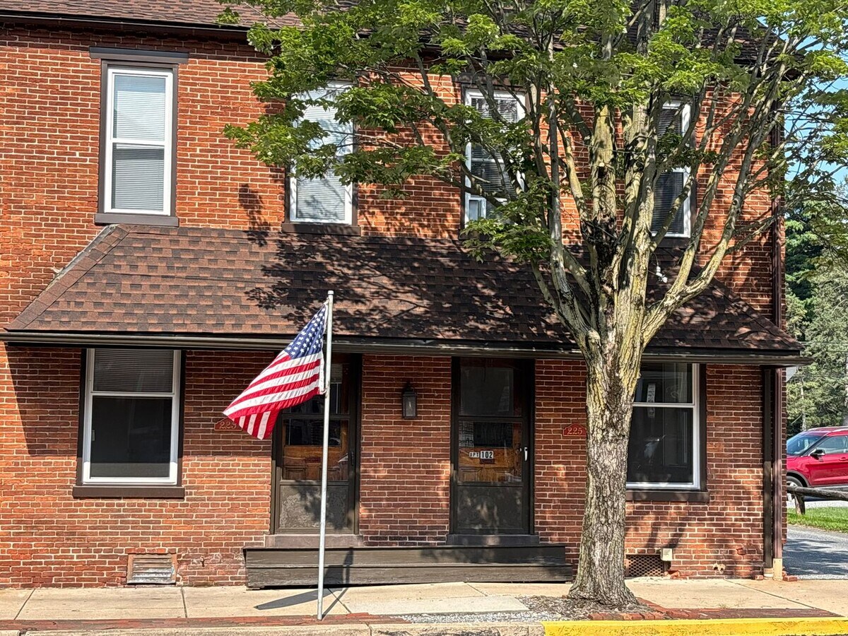 223-225 S. Market - 223-225 S. Market Unidad Apt 103