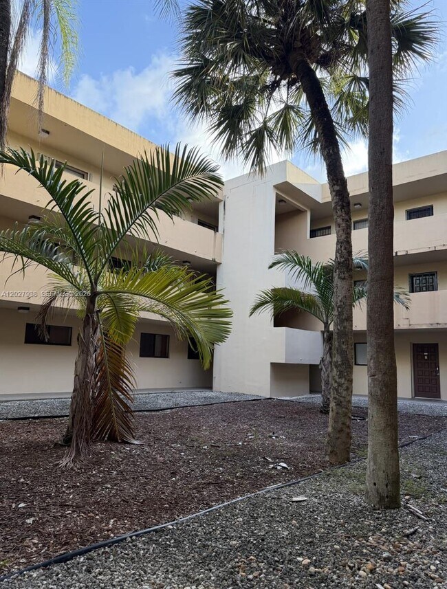 Building Photo - 8415 SW 107th Ave Unit 266W