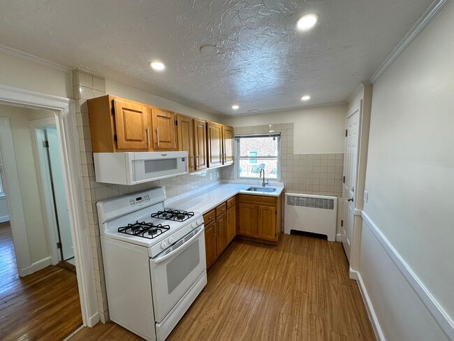 Building Photo - 14 Bishop Rd Unit 1 Rental