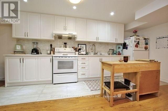 Photo - 30 Thatcher Crescent