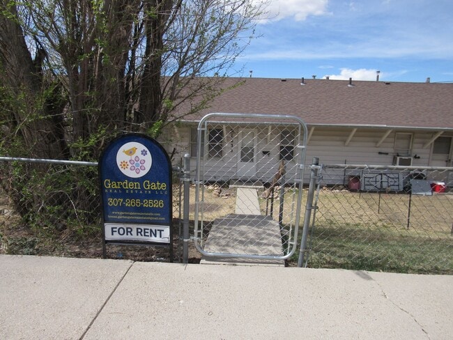 Building Photo - Eastside 2 bedroom w/Washer/Dryer Unit 1038 S. Nebraska Ave.
