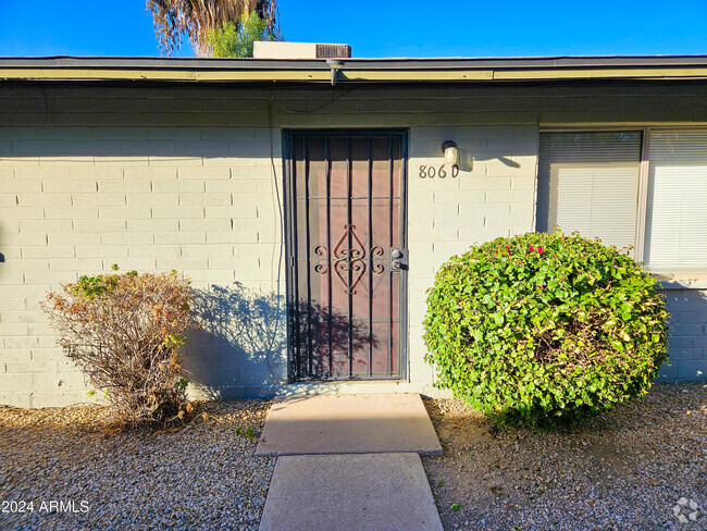 Building Photo - 806 W Maryland Ave Unit D Rental