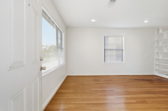 Photo - 3521 Burgundy Ln