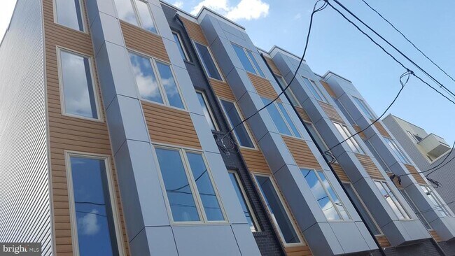 Building Photo - 806 N Burns St Unit 1