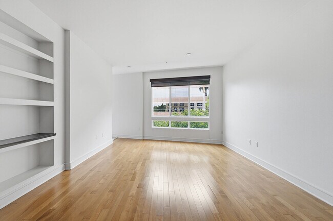Broadstone Miracle Mile apartments — community photo