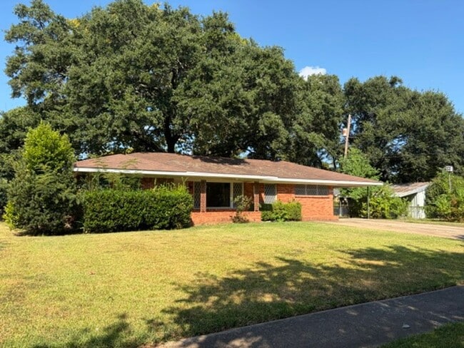Photo - 2209 Clinton St