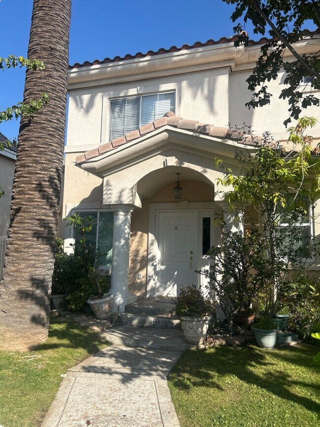 Photo - Cozy 2-bedroom Suites Condo in the most de... Unidad A