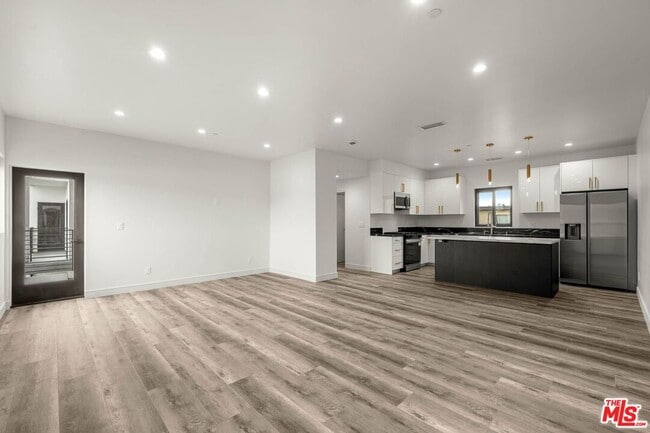 Building Photo - 1920 S Sherbourne Dr Unit 1922