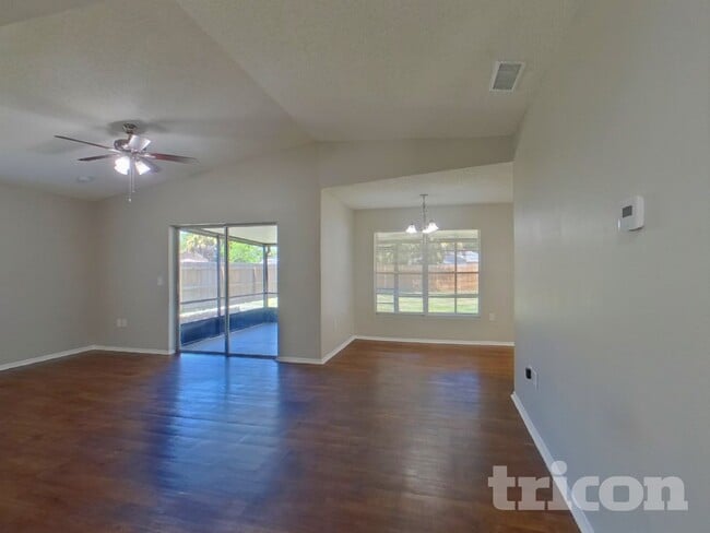 Photo - 1416 Thistledown Dr