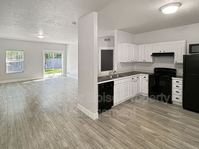 Photo - 1691 E Daulby St