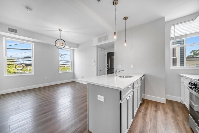 Photo - 91 E 21st St Unit 1