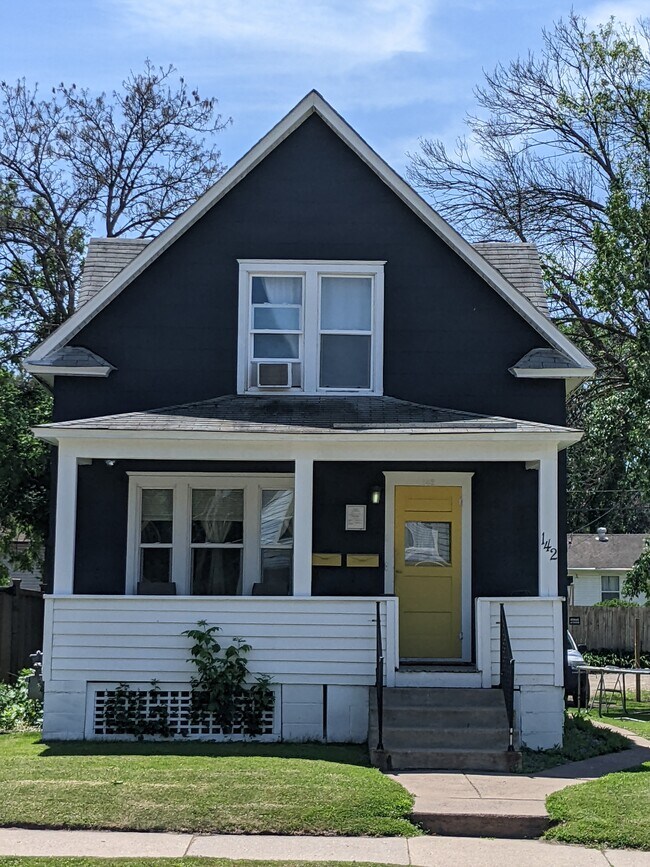 Photo - 142 Annapolis St E