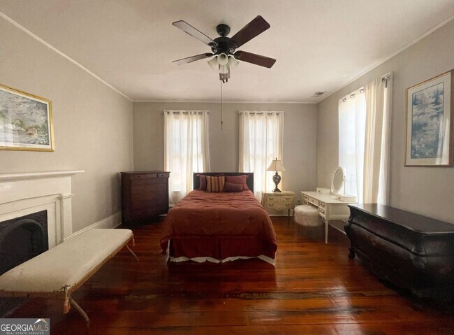 Photo - 305 Orange St
