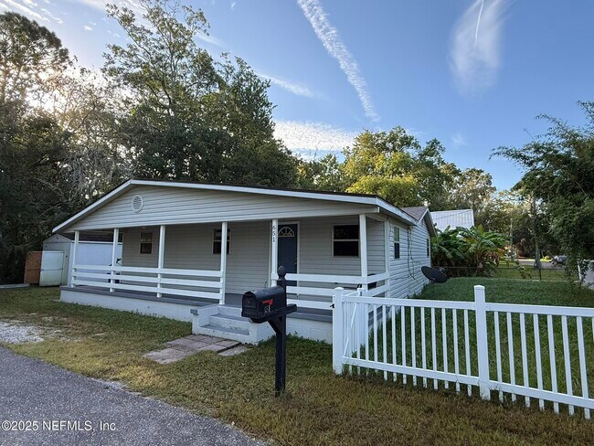 Building Photo - 651 Anderson St Rental