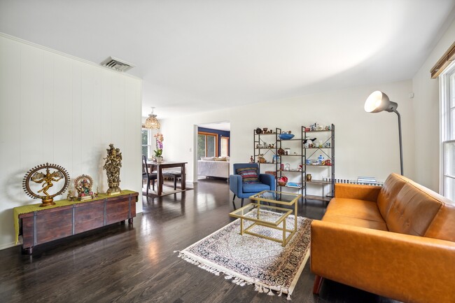 Photo - 853 N Happ Rd