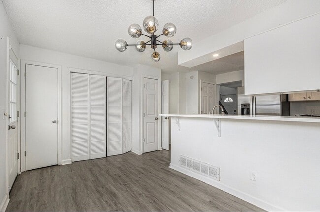 Photo - 8156 Washington St