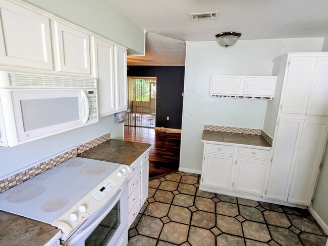 Photo - 4976 Oakbrooke Pl