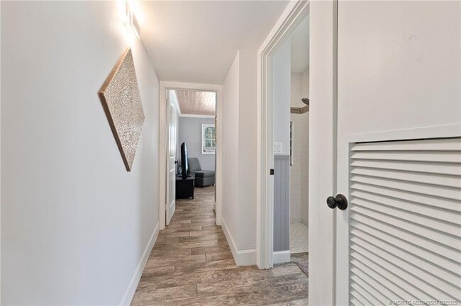 Building Photo - 530 S Manor Dr