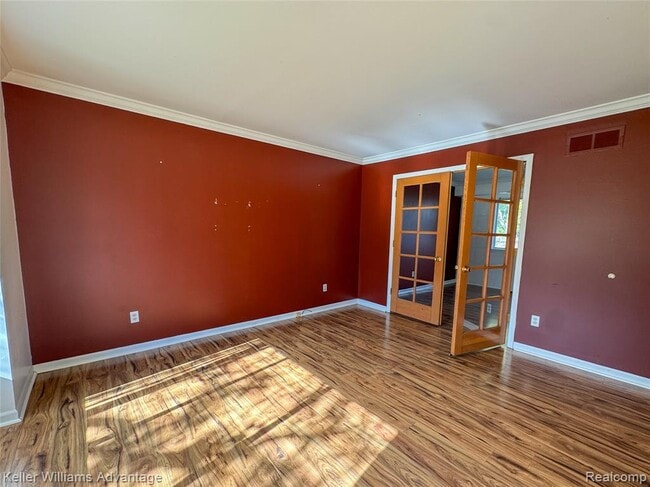 Photo - 2867 Woodmont Dr W