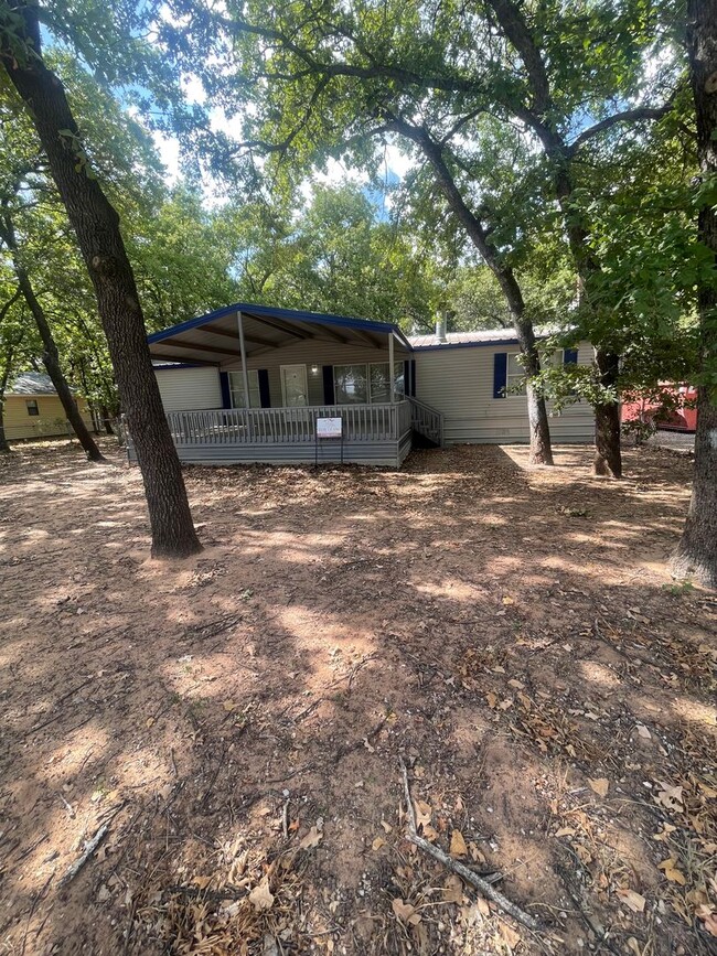 Completely remodeled 4 bed 2 bath on a lar... - Completely remodeled 4 bed 2 bath on a lar... House