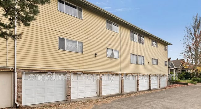 Building Photo - 4618 NE Broadway