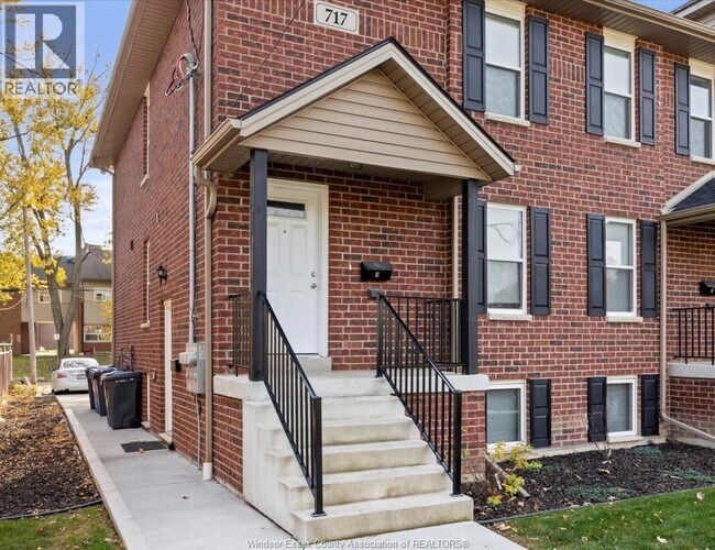 Photo - 717 St Antoine St