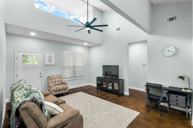 Photo - Fully Furnished 2-Bedroom, 2-Bathroom Duplex in Waco Unidad B