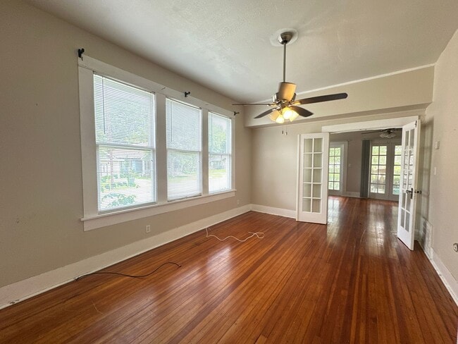 Photo - 457 Dalzell St