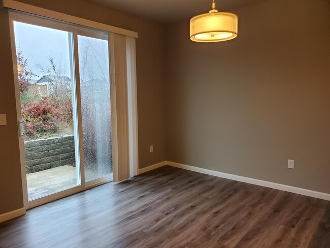 Photo - 6909 Delaney Ln NE