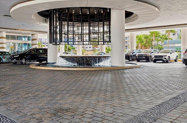 6801 Collins Ave Unidad 1020 Door 1006 Leal