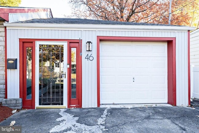 Building Photo - 46 Roosevelt Ave