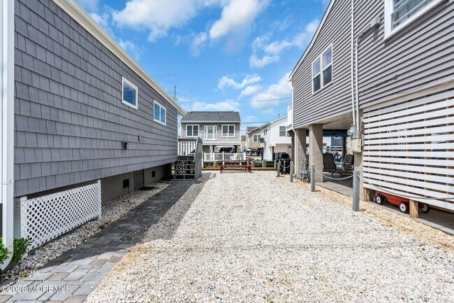 208 Mallard Ln