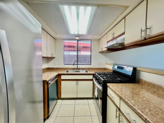 Photo - AVAILABLE NOW!!! 2 Bedroom / 2 Bath Apartment in Cathedral City! Unit 02