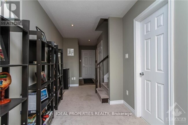 Photo - 524 Silvertip Ln