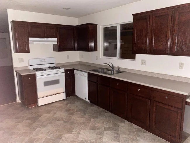 Photo - 833 Bernini St