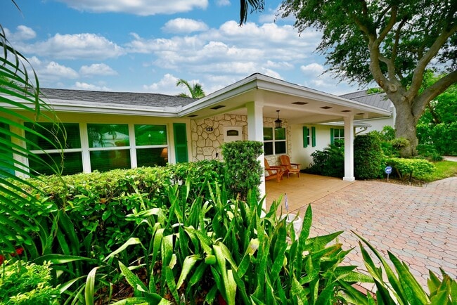 Photo - 129 Alhambra Pl