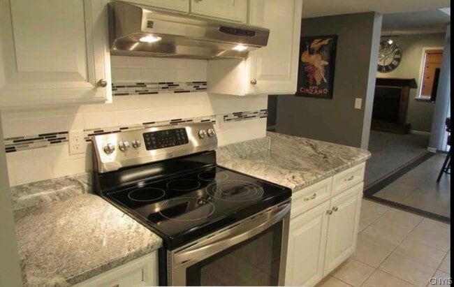 Photo - 372 Summerhaven Dr N