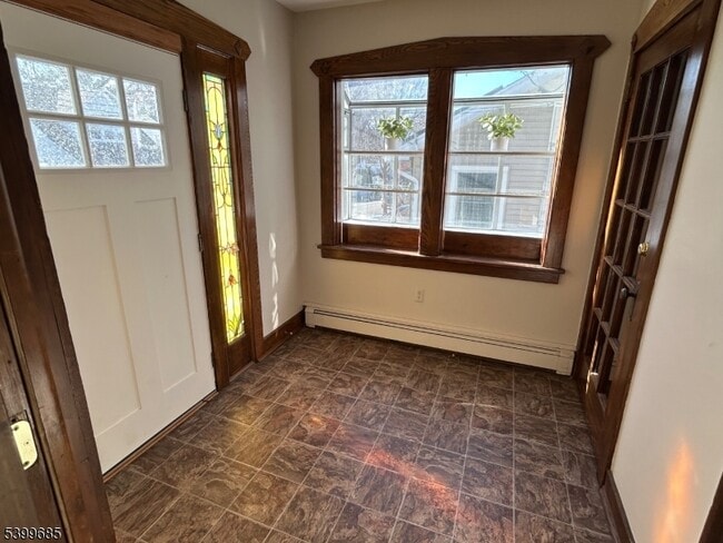 Photo - 256 E 7th St