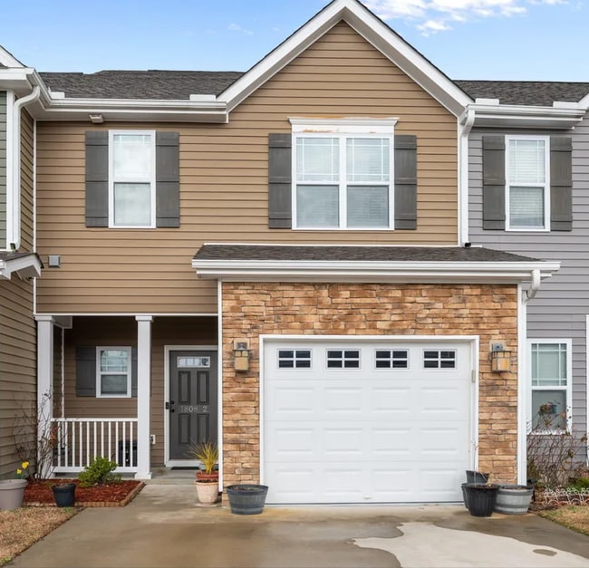 Photo - 1808 Fox Den Way