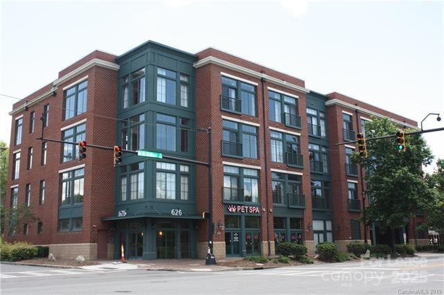 Building Photo - 626 N Graham St Unit 113