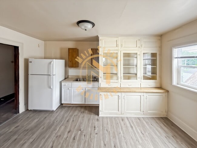 Photo - 1580 Elm St Unit Upper