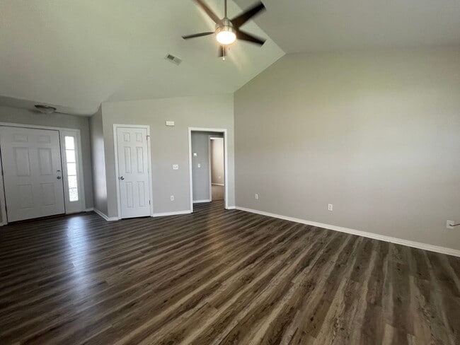 Photo - 139 Woodland Dr N